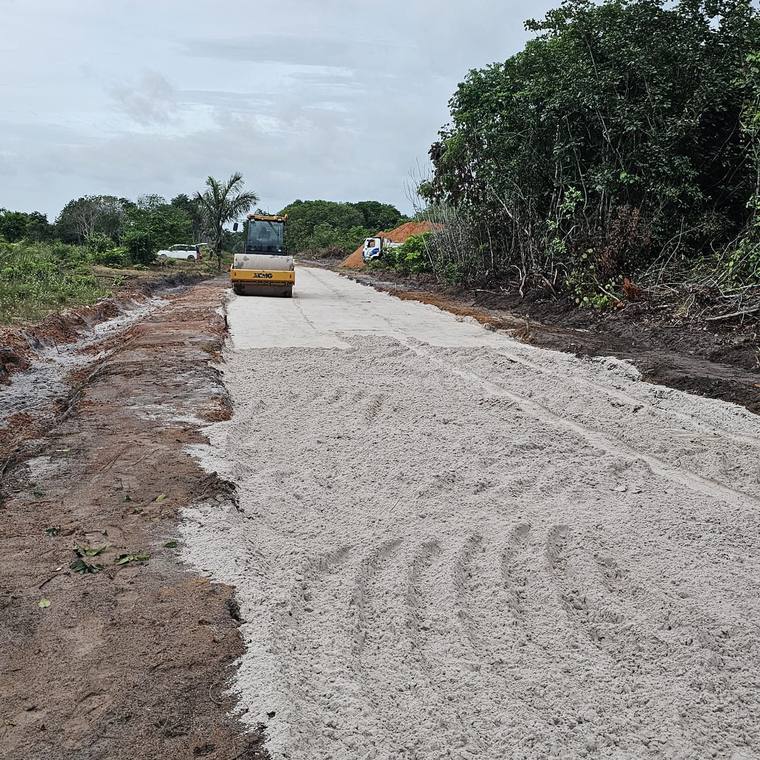 White-sand base spread and rolled.