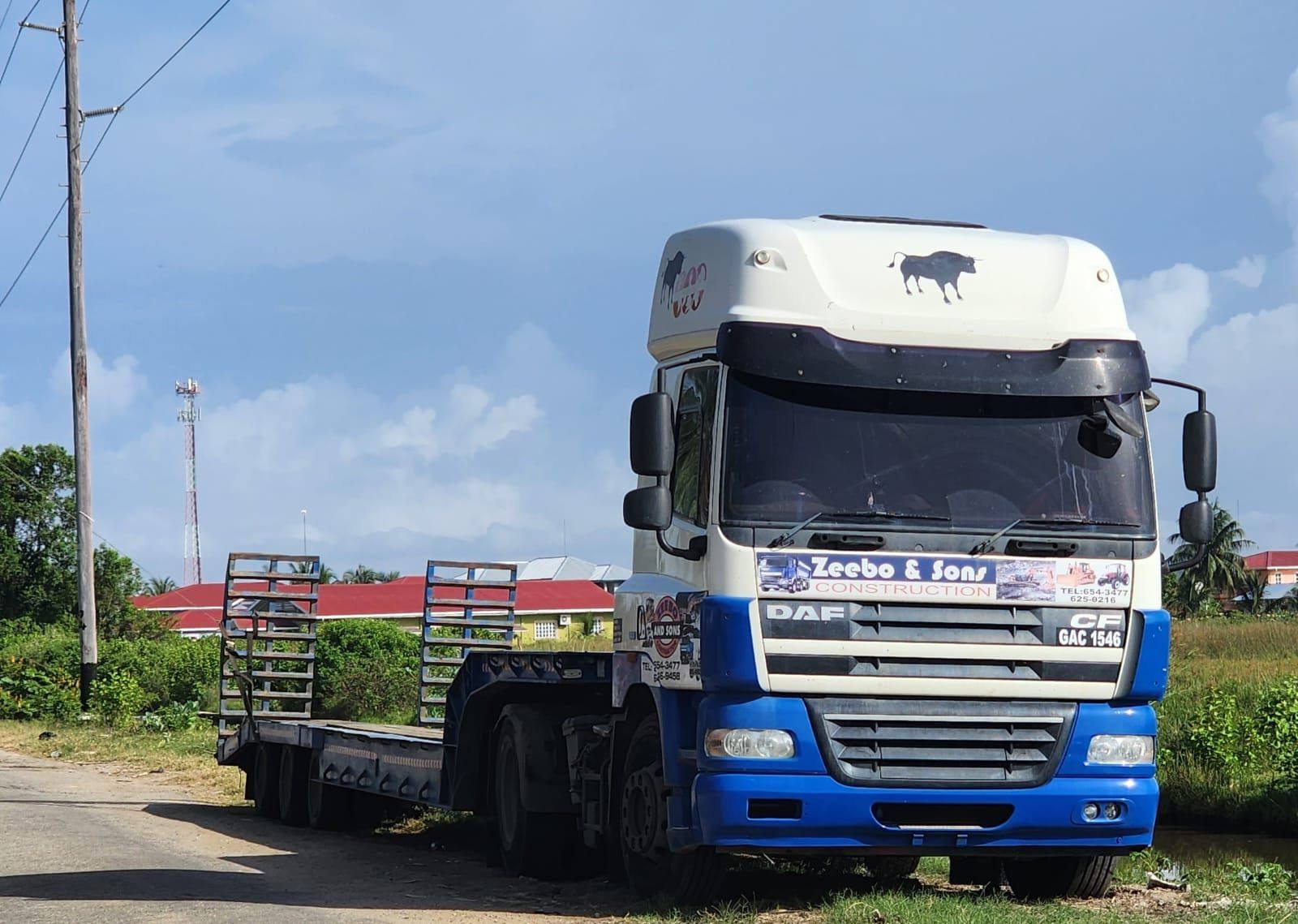Zeebo & Sons DAF tractor unit with lowbed trailer